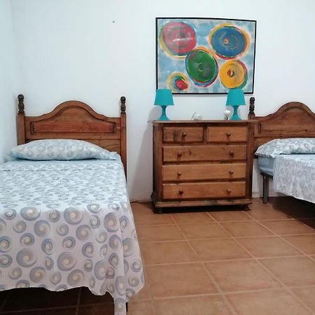 Habitacion En Un Bajo 2 Camas Individual Casa Compartida Abades  Eksteriør billede