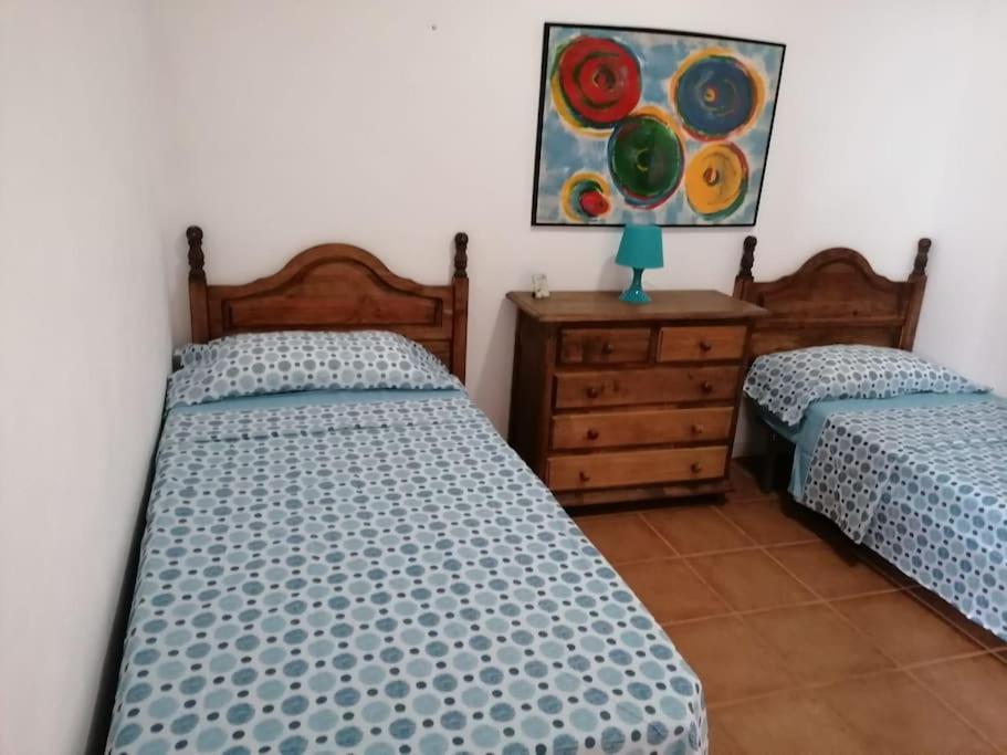 Habitacion En Un Bajo 2 Camas Individual Casa Compartida Abades  Eksteriør billede