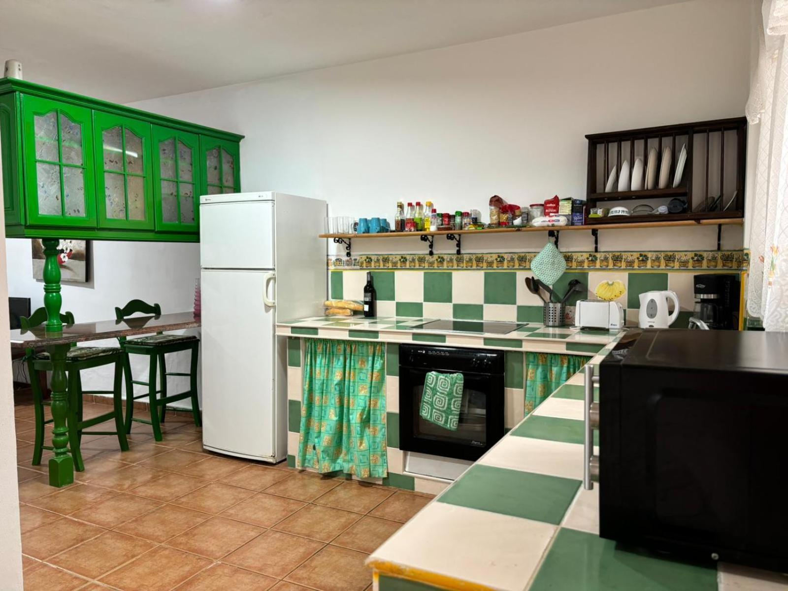 Habitacion En Un Bajo 2 Camas Individual Casa Compartida Abades  Eksteriør billede